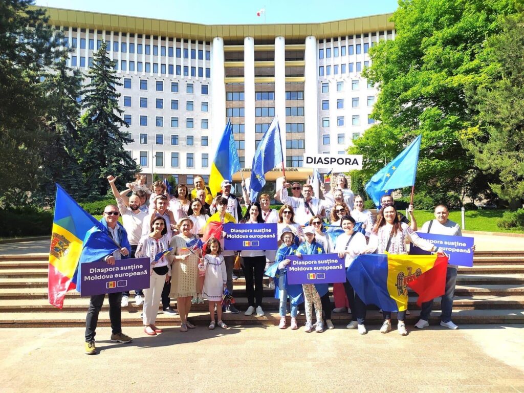 348583850_1719440038469222_1561999791457108964_n-1024x768 FOTO / VIDEO! Peste 150.000 de oameni au participat la Adunarea „Moldova Europeană”. Participanții au votat o rezoluție privind modificarea Constituției prin includerea parcursului european
