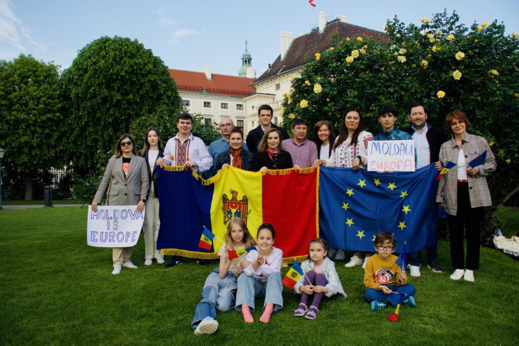 348604956_1176446696382975_7179271013277295621_n-1024x683 FOTO / VIDEO! Peste 150.000 de oameni au participat la Adunarea „Moldova Europeană”. Participanții au votat o rezoluție privind modificarea Constituției prin includerea parcursului european