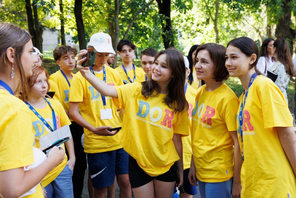 364160081_848820306612760_4126431393164506509_n-1024x683 Președintele Maia Sandu îi încurajează pe Tinerii din Diaspora să Descopere Moldova în programul DOR: Explorare Culturală și Conexiuni Profunde