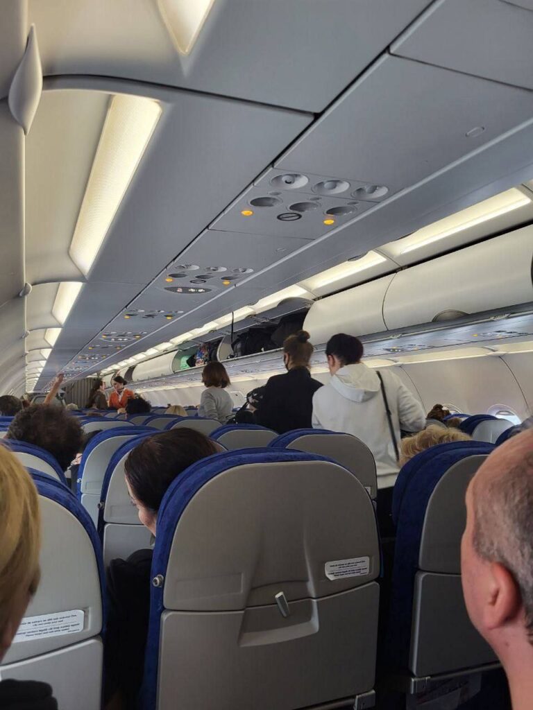 IMG_20231203_201931_337-768x1024 FOTO! Maia Sandu a fost surprinsă într-un avion din Turcia. Unde a zburat președintele statului...
